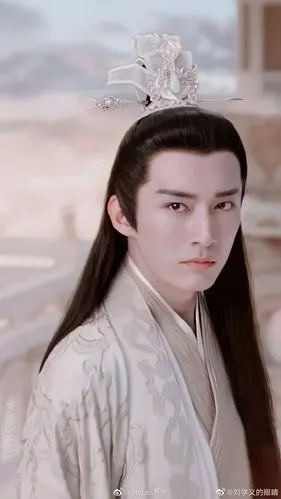 用柏麟帝君美貌给大家洗洗眼睛李桃柏麟气质是更偏向于清还是艳呢
