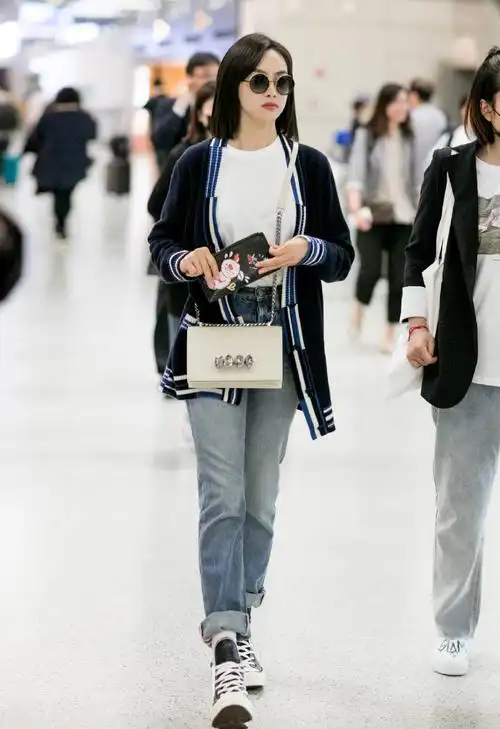 明星图片 大陆 女 宋茜 > 宋茜夏日清爽街拍图片(4/8)上一组图 下一