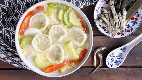 今天不吃饺子改喝【饺子汤】～汤底用鱼干和昆布熬煮,鲜浓味美!