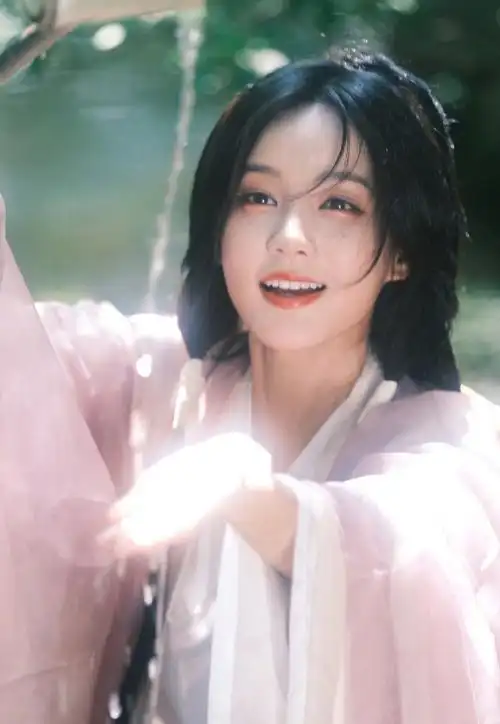 李一桐把古装焊在身上吧##李一桐电影感大片