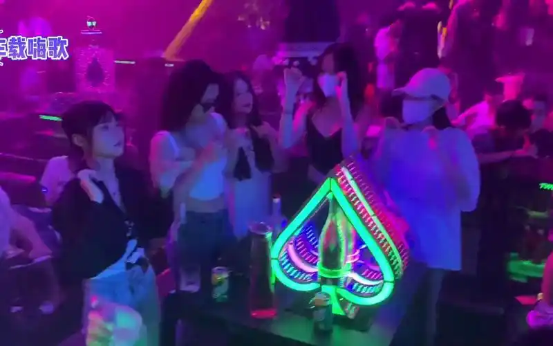 夜店经典dj舞曲,酒吧美女蹦迪嗨翻现场