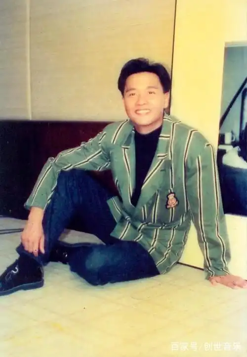 论穿西装张国荣算是个教父级别红色西装很魔性