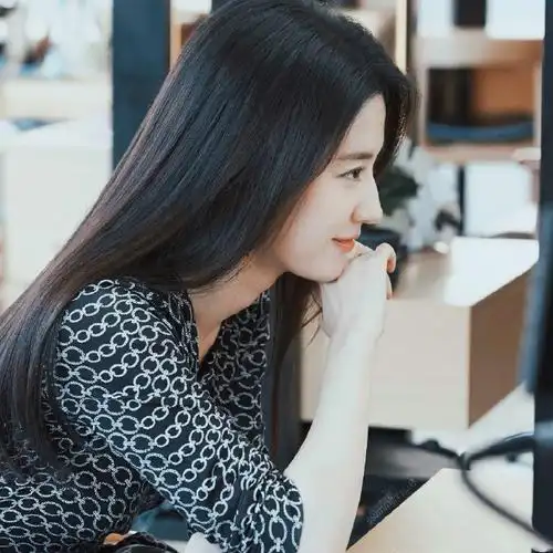 眉若轻烟,凤眸流光,让人看着很舒服的淡颜@刘亦菲一波刘亦菲的侧颜鲨