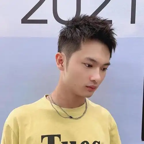 减龄帅气最提升颜值的三款男生短发