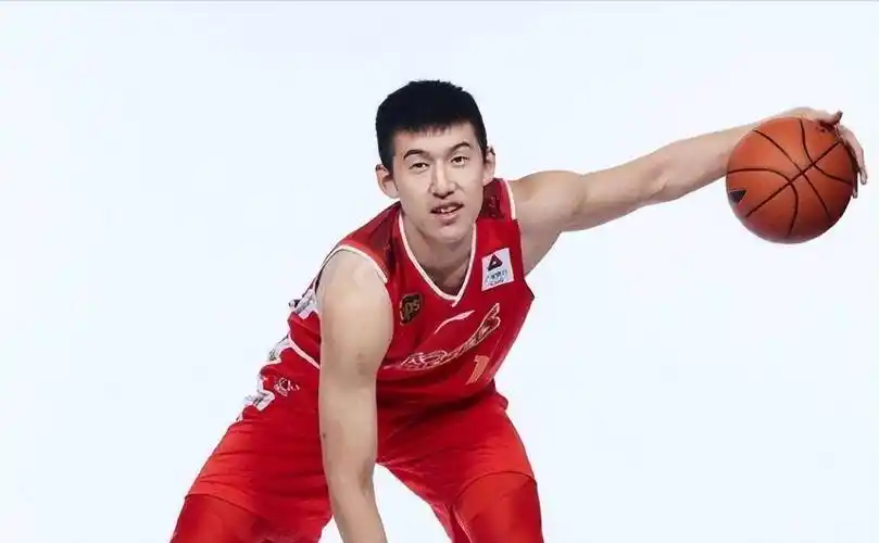 她曾是我们前女篮队长,今儿子身高2米成为主力球员_付豪_展淑萍_比赛