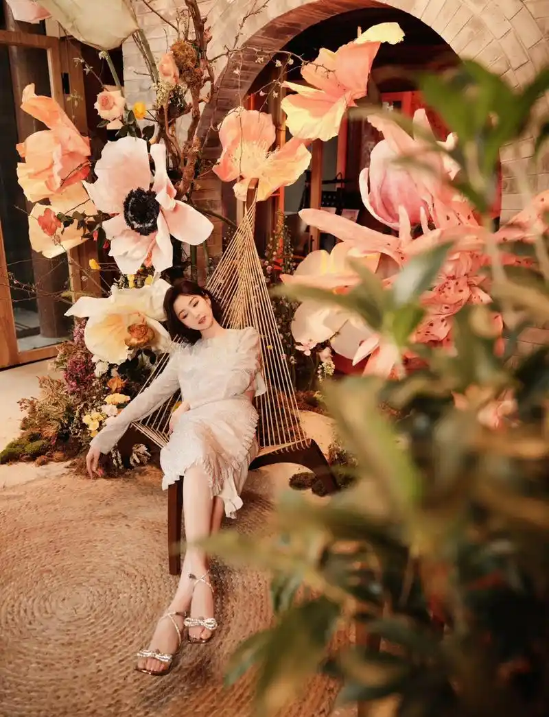 毛晓彤 透明一字带高跟凉鞋[爱你][爱你] #毛晓彤