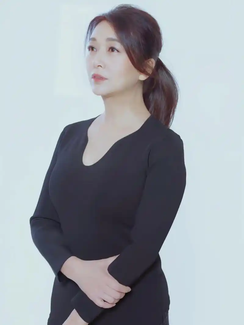 江珊   喜欢的人身上有光  光而不耀与光同尘 #美出高级 - 抖音
