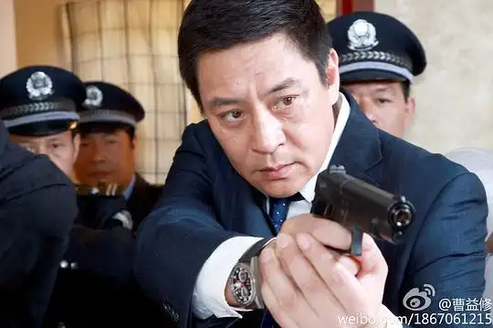 海报剧照剧情:《特别使命》是一部描写高智商犯罪的电视剧,该剧有别于