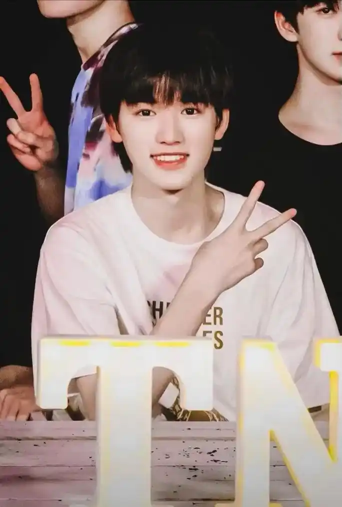 宋亚轩 直接封神的照片 - 抖音