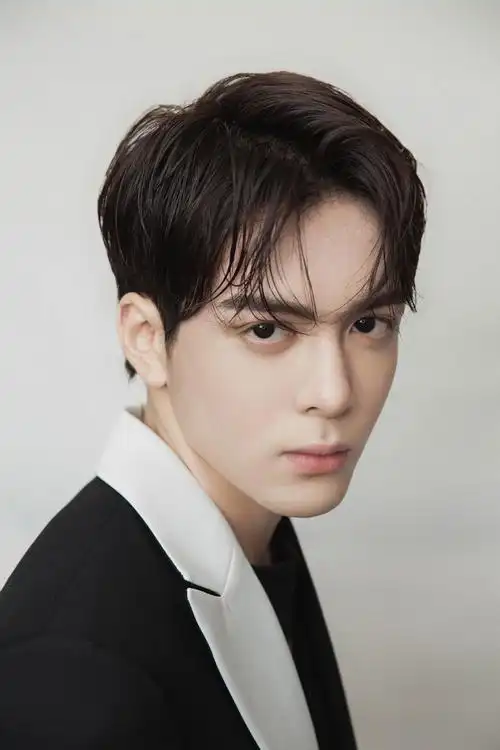 曾舜晞出席品牌活动魅力互动引尖叫