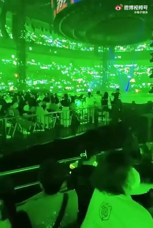 全场绿海,只为王一博而来!太好哭了