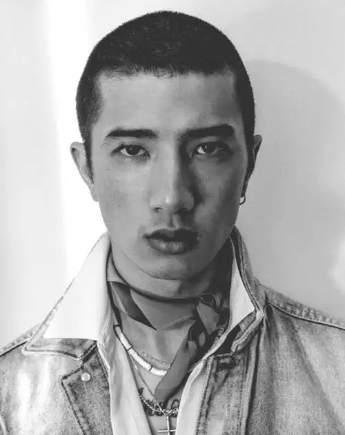 圆寸适合喜欢简单发型,缺少时间打理的懒人朋友.