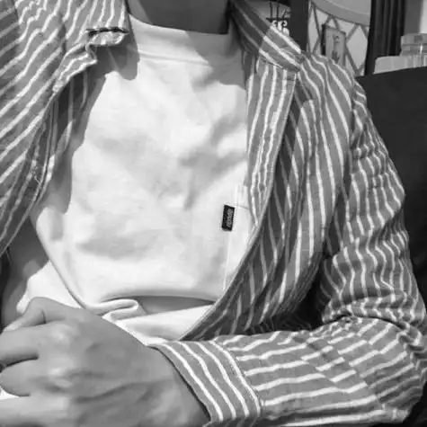 网图男生头像背影伤感黑白希望这些男头可以治愈一切