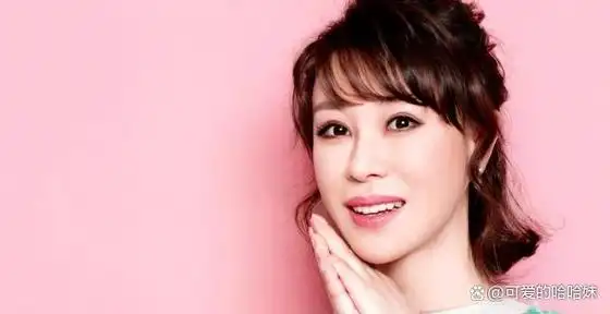 有一位独具天赋的女歌手,她被誉为民歌女王,9次登上春晚舞台,用她的