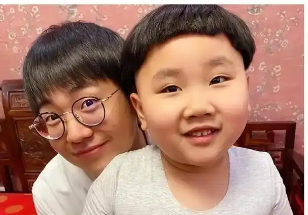 郭麒麟如愿奔赴亲妈怀抱,现如今德云社没人继承,郭德纲后悔不已