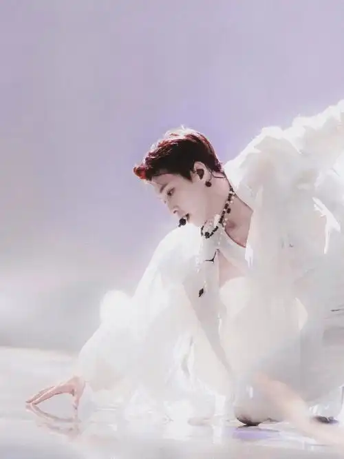 张艺兴跨年舞台之神仙美图