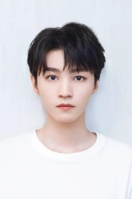 210613王俊凯粉丝制作证件照合集五官优越一脸正气