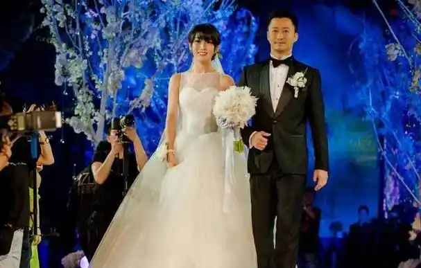 吴京曾因赚不到五百万被前女友拒绝娶了谢楠后身价暴涨20亿