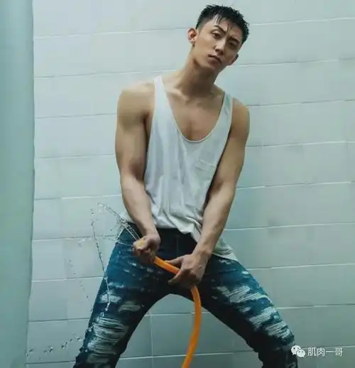 黄景瑜半裸出镜引发舔屏这胸肌是认真的吗