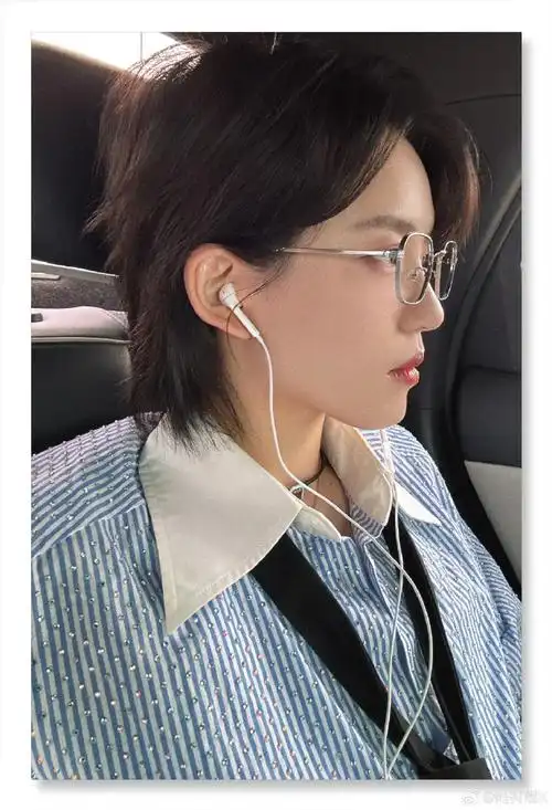 陆柯燃粉色鱼鳞片上衣##陆柯燃路演生图状态