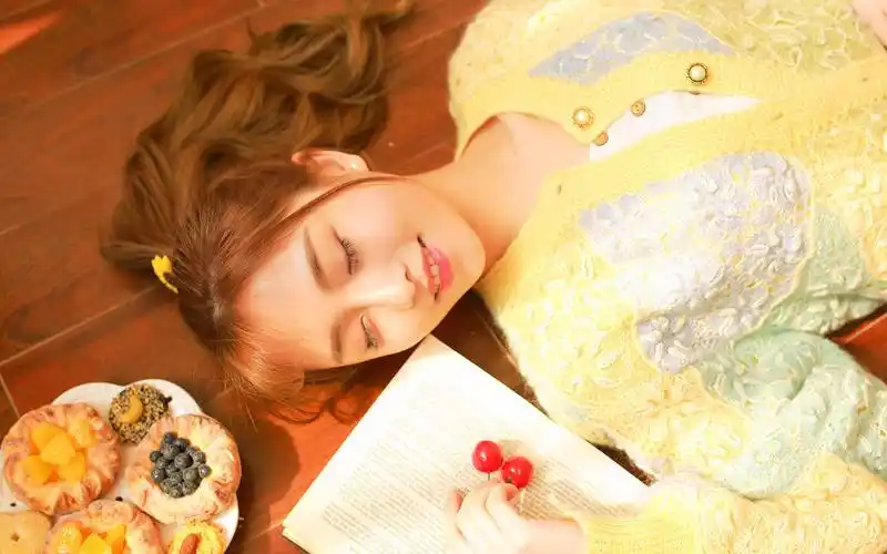 可爱治愈系美女甜美高清壁纸