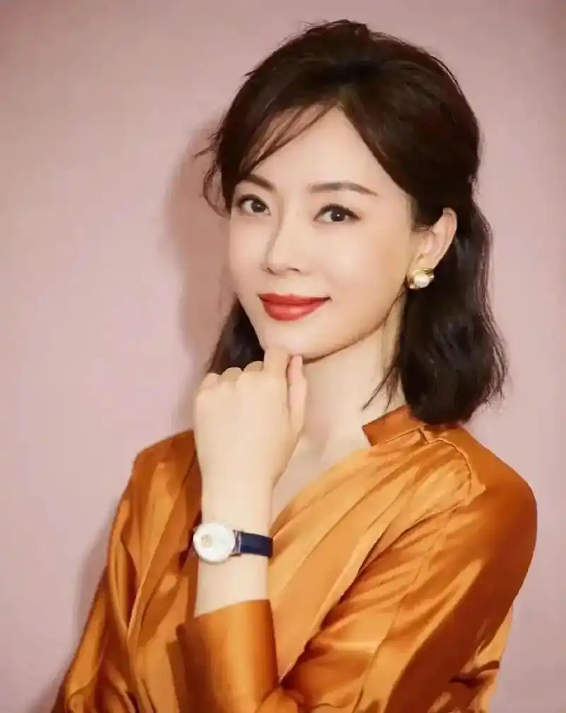 今天可以牵你的手吗 #浪漫邂逅"旗袍皇后"—陈数,岁月从 - 抖音