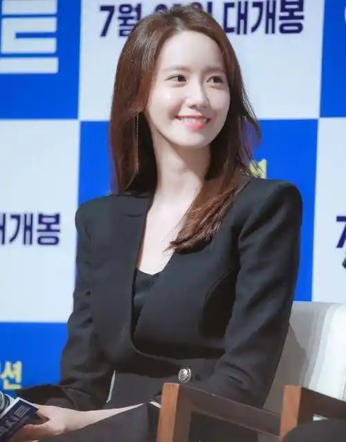 林允儿麻花辫造型认真的吗?