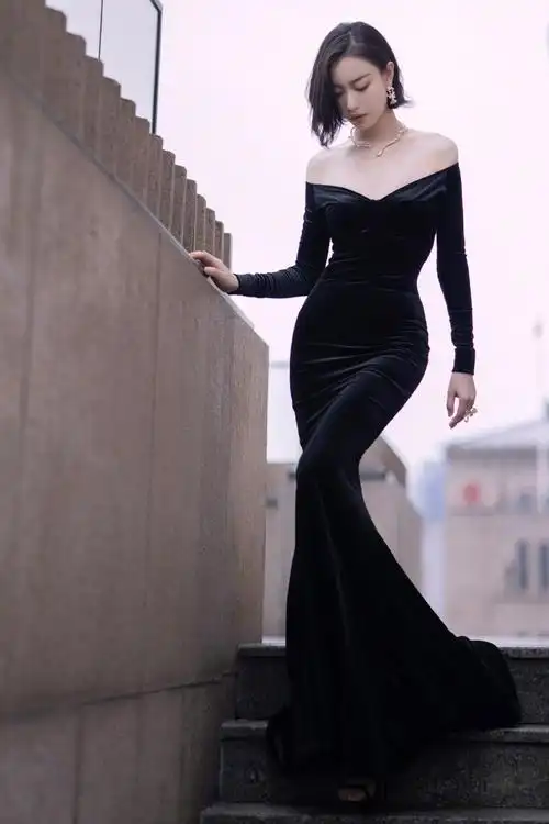 倪妮 身穿黑丝绒鱼尾裙,大秀美好身段,风情万种超迷人