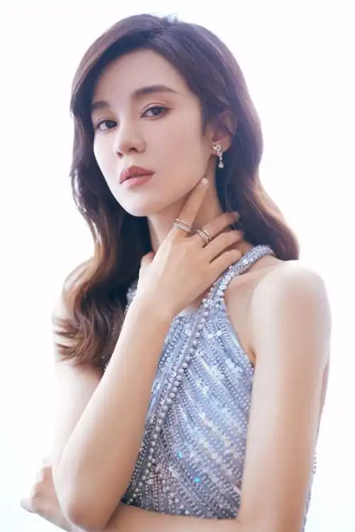 郁可唯穿蓝色调礼服美爆了请继续保持盛世美颜的状态哟