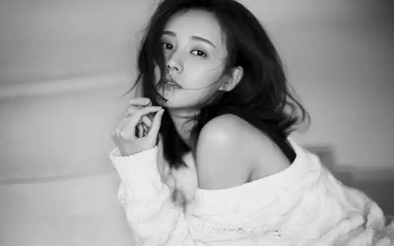 李一桐性感黑白写真图片-美女壁纸-高清美女图片-第3图-娟娟壁纸
