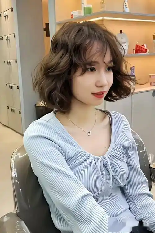 2023夏季"短发烫的好,年轻十八岁"_发型_中国_形象