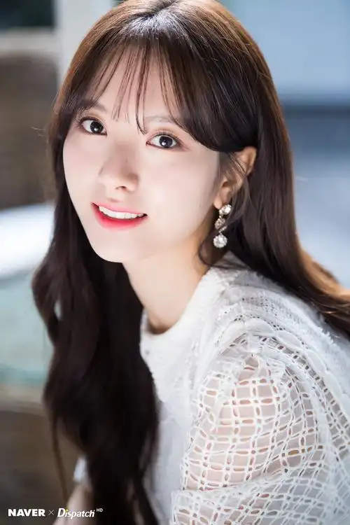 人民网讯 1月15日,宇宙少女成员李露朵,金知妍,金泫静,孙周延,秋所静