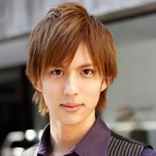 请问菱形脸的男生应该留什么发型?