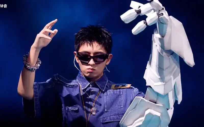 焦迈奇 - 超大只怪兽(巡回演唱会 游泳回家 南京站)