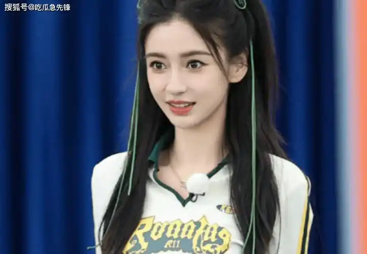 杨颖回归跑男,综艺节目上做了一道菜,网友:这雨花石不能吃_baby_石头