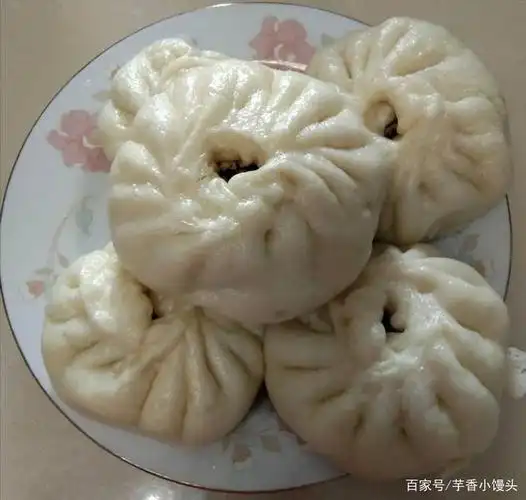 自己在家做的肉包子又大又好吃