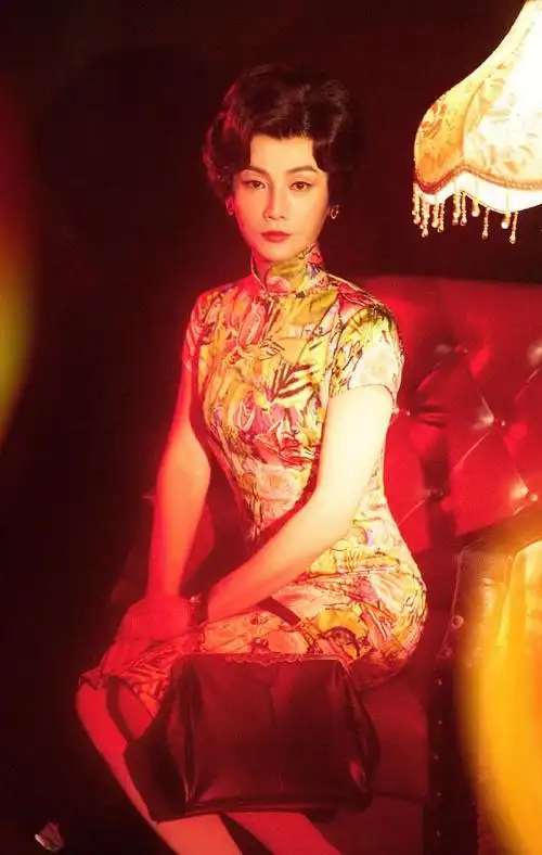 孙坚才是真女装大佬,模仿张曼玉旗袍造型,曲线惊艳让女人都自卑