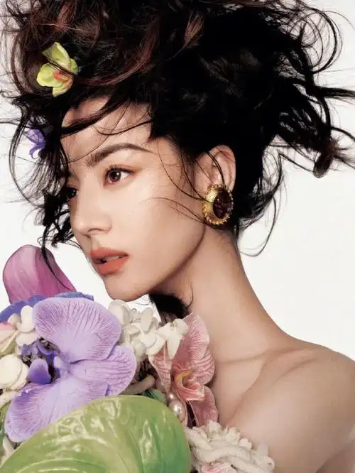 迪丽热巴2021121minibazaar十二月刊