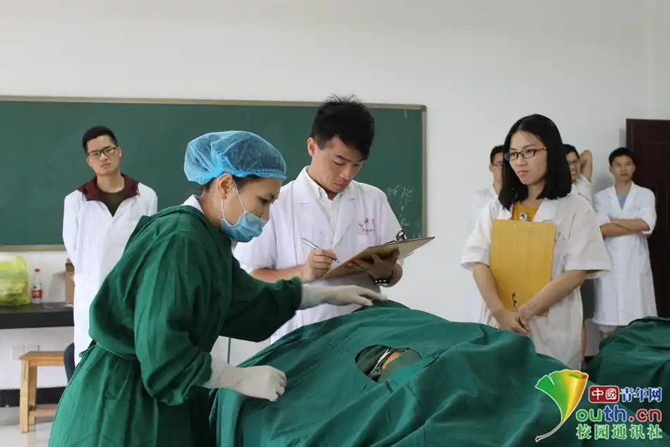 医学生的课堂是什么样子湖南一高校大学生现场操作展示
