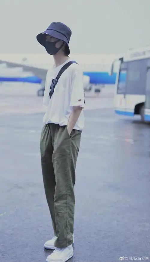 马嘉祺早期机场穿搭