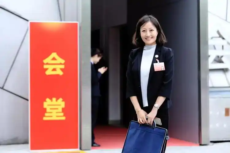 市十佳校长王婷打造像艺术馆的校园把艺术种进孩子心里