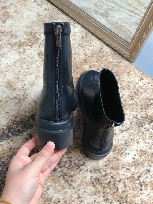 绝绝子是只有我喜欢在夏天穿靴子吗