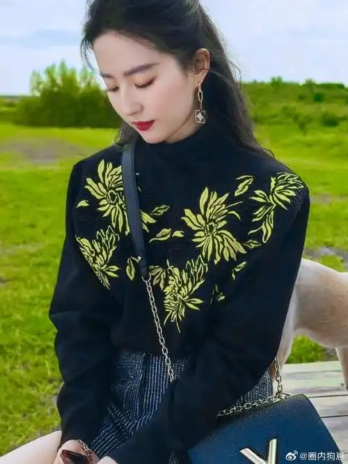 刘亦菲晒秋冬私服穿搭