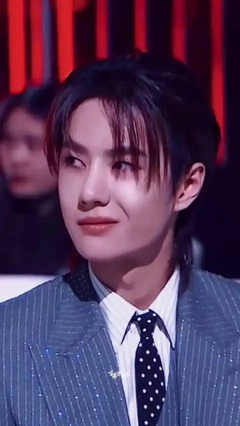 博哥的邪魅一笑#王一博#酷盖小欧巴的微博视频