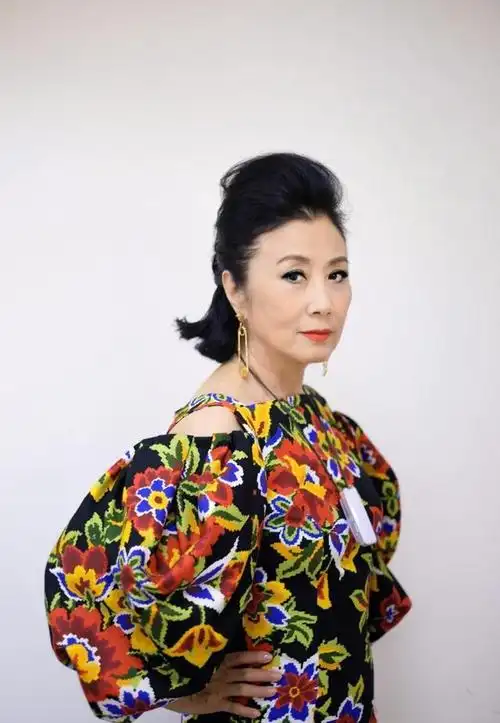 李建群:和前夫闪婚闪离,与男友同居28年无名分,一生无后遗憾离世