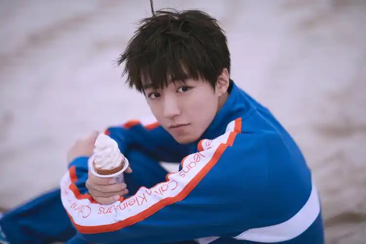 王俊凯《十九岁的时差》