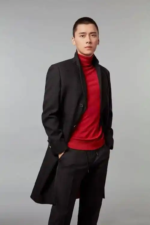 原创李易峰的寸头造型帅气十足拍时尚大片也很抢镜