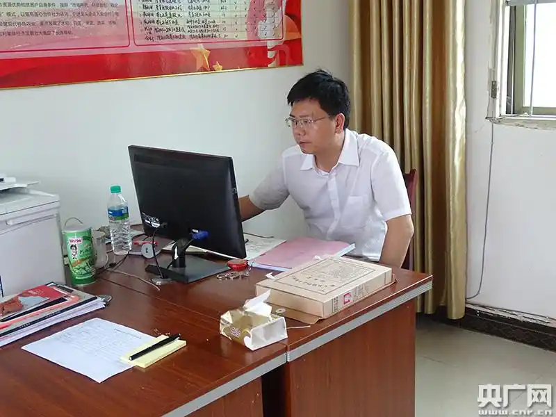 现在还发展起竹荪,白莲,灵芝等许多特色产业,这都是刘书记和驻村工作