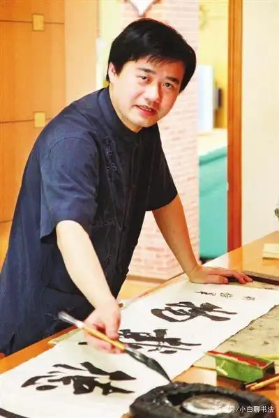 三位书法"大咖"书写同样对联内容,田英章胡铁军吕英儒谁写得好