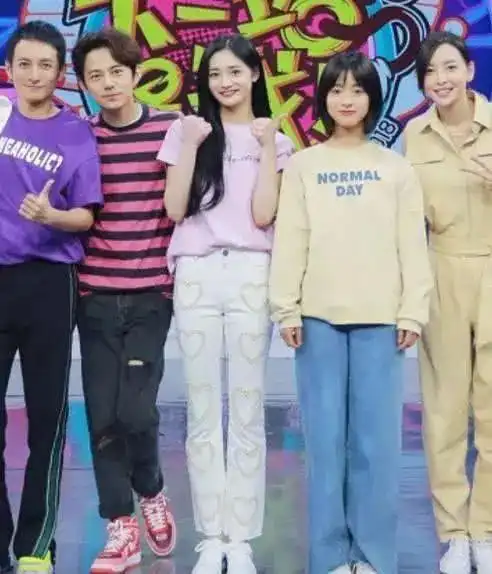 沈月脸长的好看身高是短板同框关晓彤还达够不着她的肩